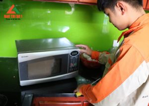 Hướng dẫn sửa lò vi sóng Sharp các lỗi thường gặp
