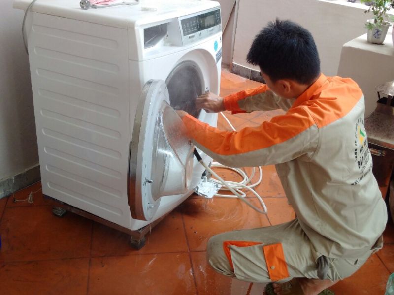 Dịch vụ sửa máy giặt bị chảy nước uy tín, bảo hành 24 tháng