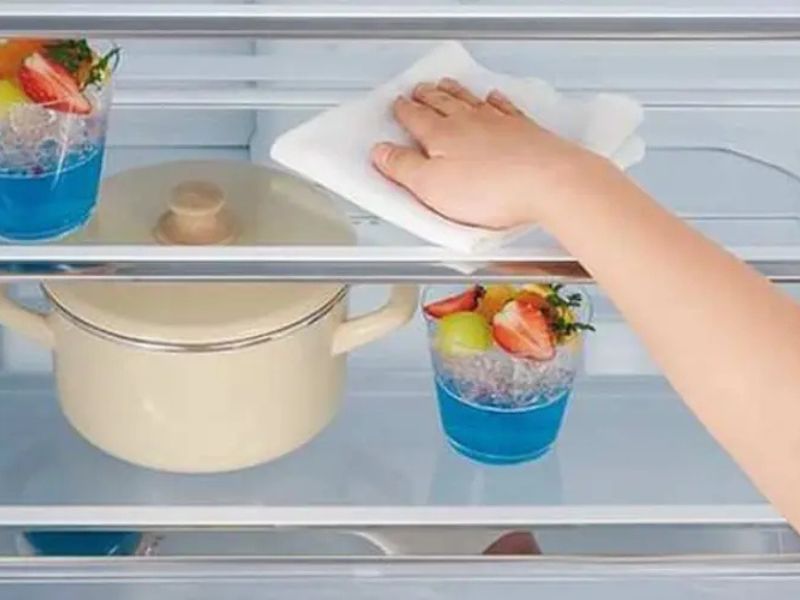Hướng cách vệ sinh tủ lạnh tại Cầu Giấy chuẩn thợ